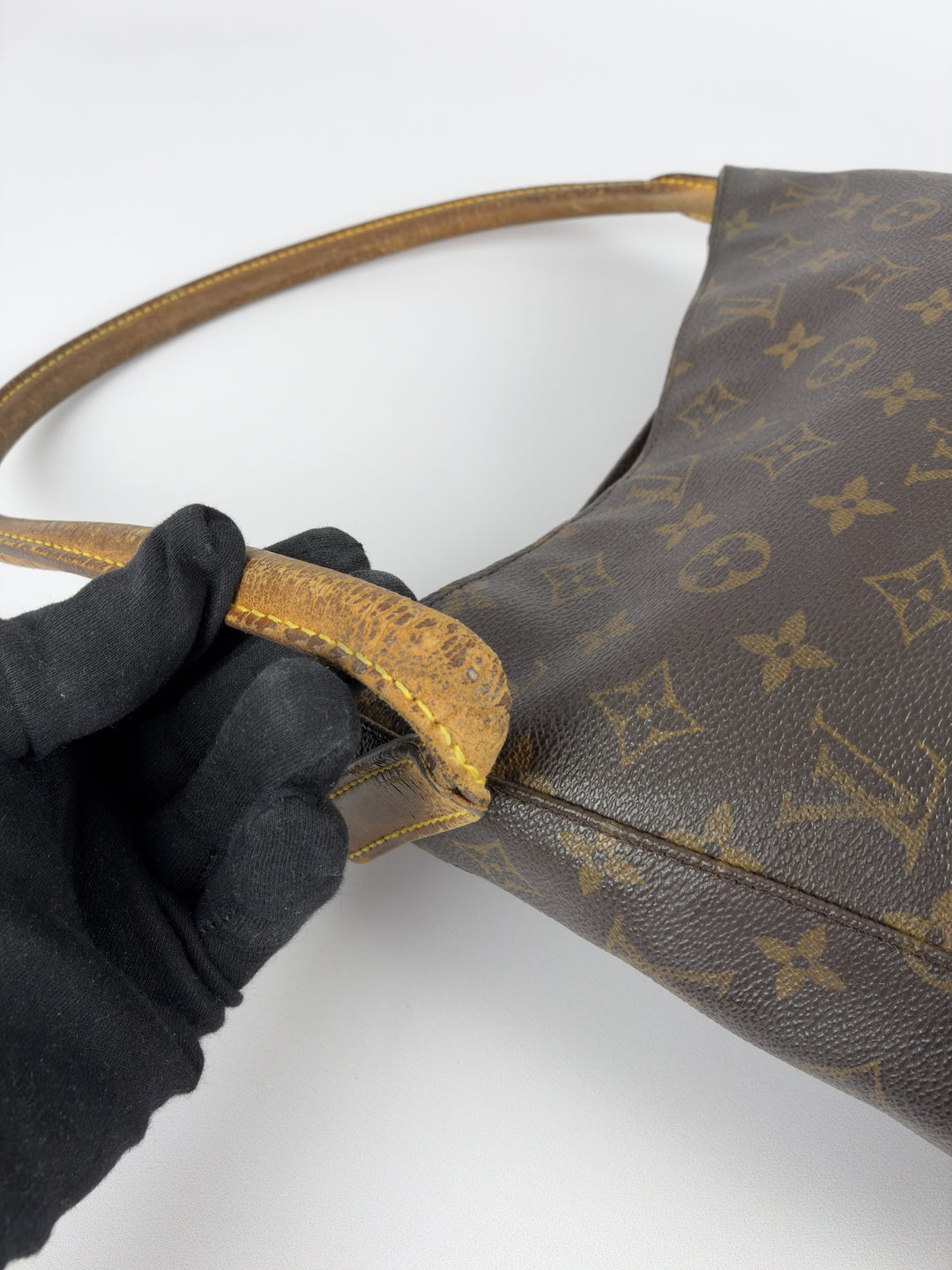 Louis Vuitton Monogram Looping GM Shoulder Bag in Braun, Detailansicht 9