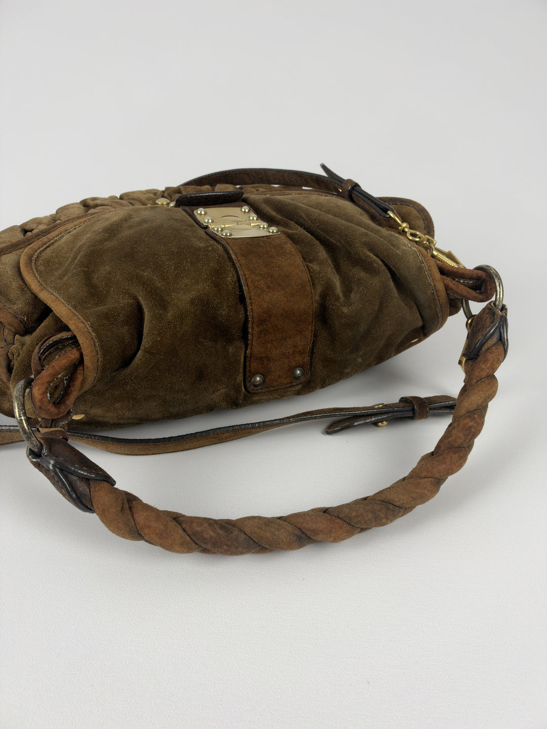 Miu Miu Coffer Matelassé Suede Hobo Shoulder Bag in Oliv-/Tabakbraun, Detailansicht 10