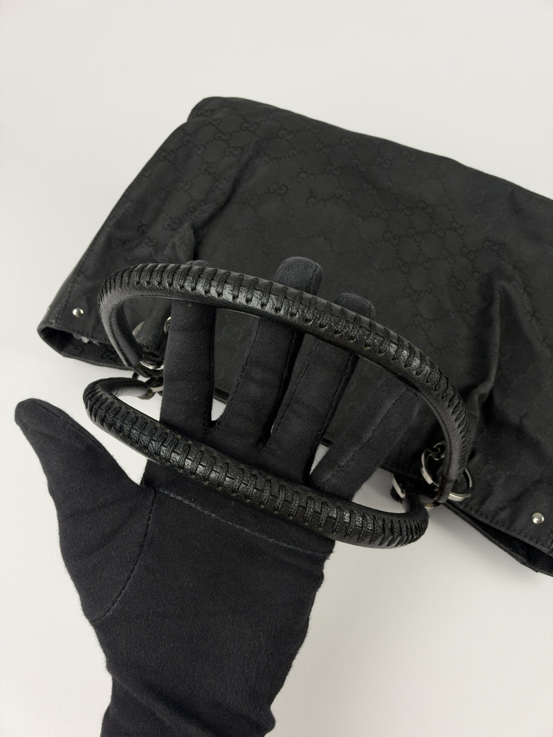Gucci GG Canvas Leather Trim Tote in Schwarz, Detailansicht 10