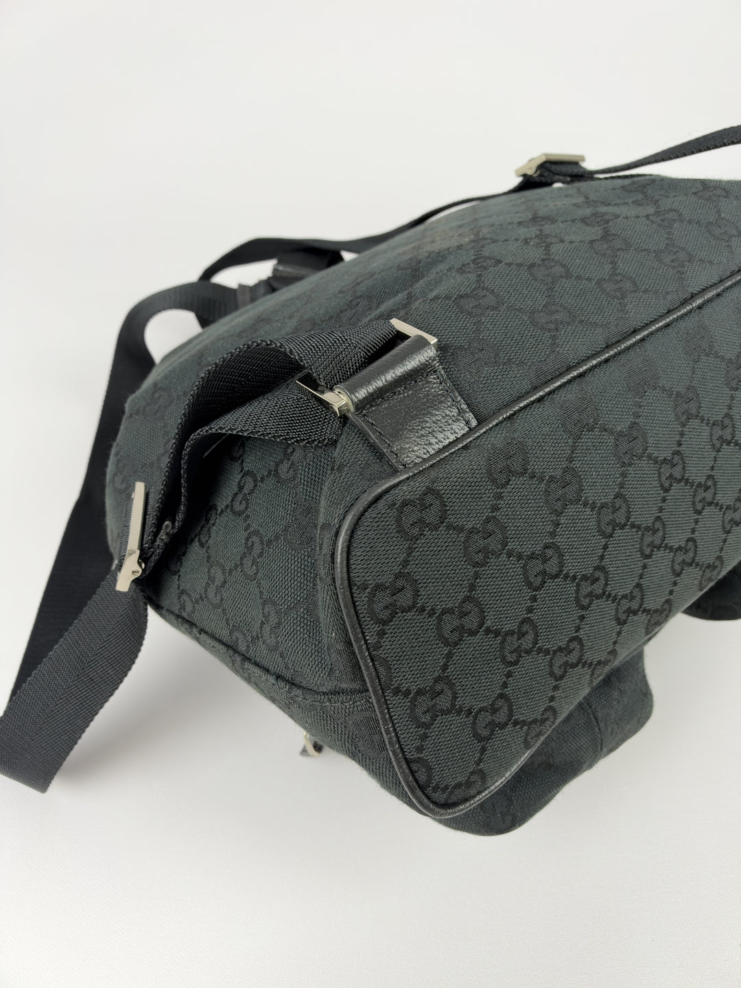 Gucci GG Canvas Jackie Backpack in Schwarz, Detailansicht 10