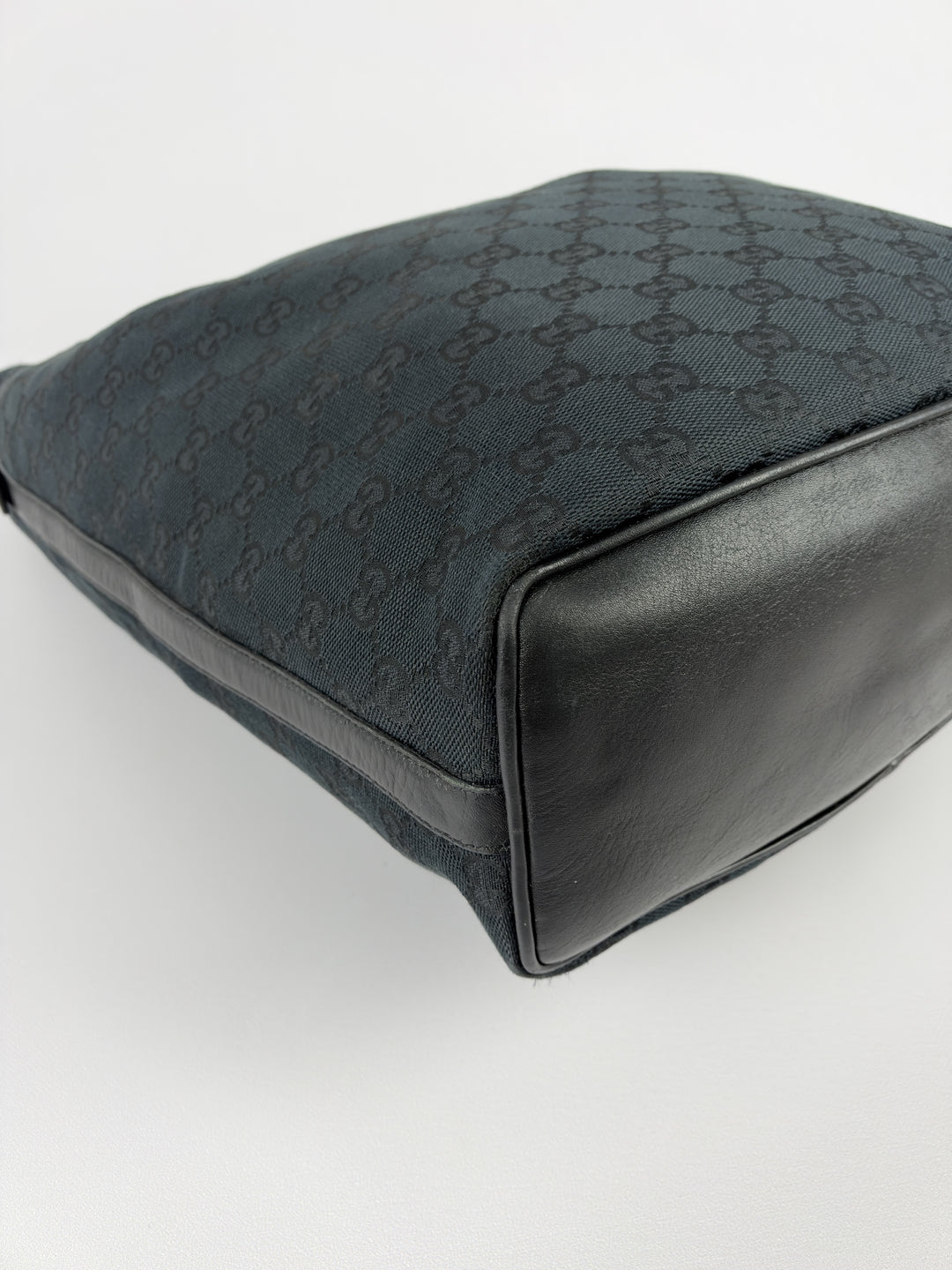 Gucci GG Canvas Hobo Shoulder Bag in Schwarz, Detailansicht 10