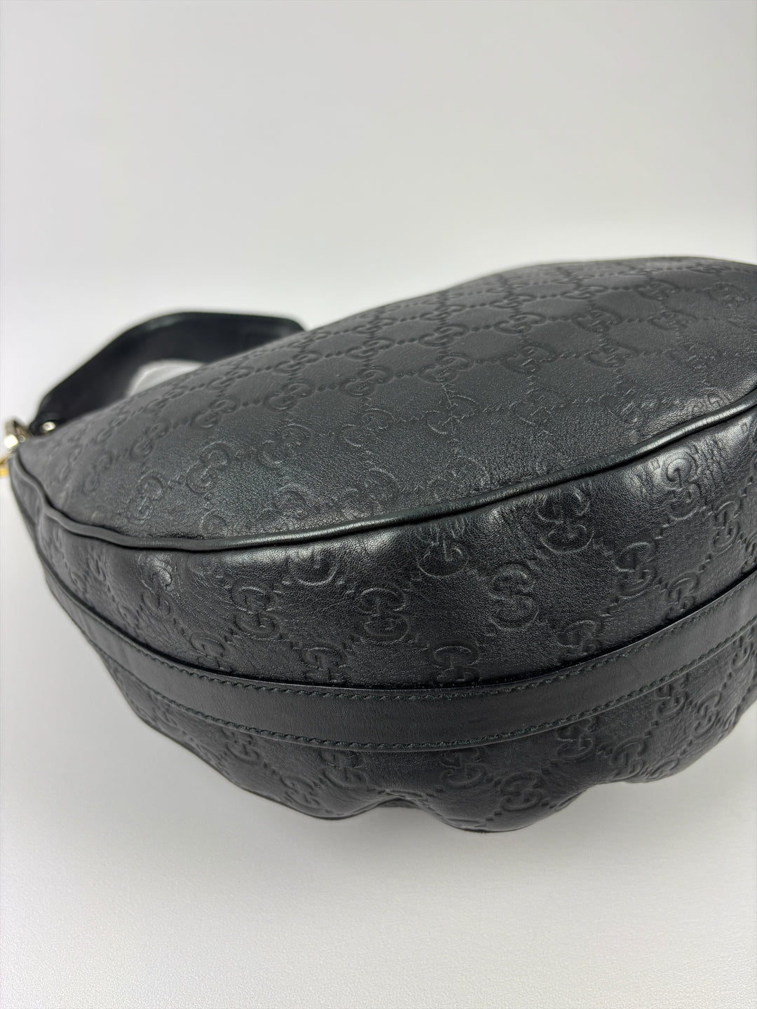 Gucci Guccissima Leather GG Twins Hobo Shoulder Bag in Schwarz, Detailansicht 10