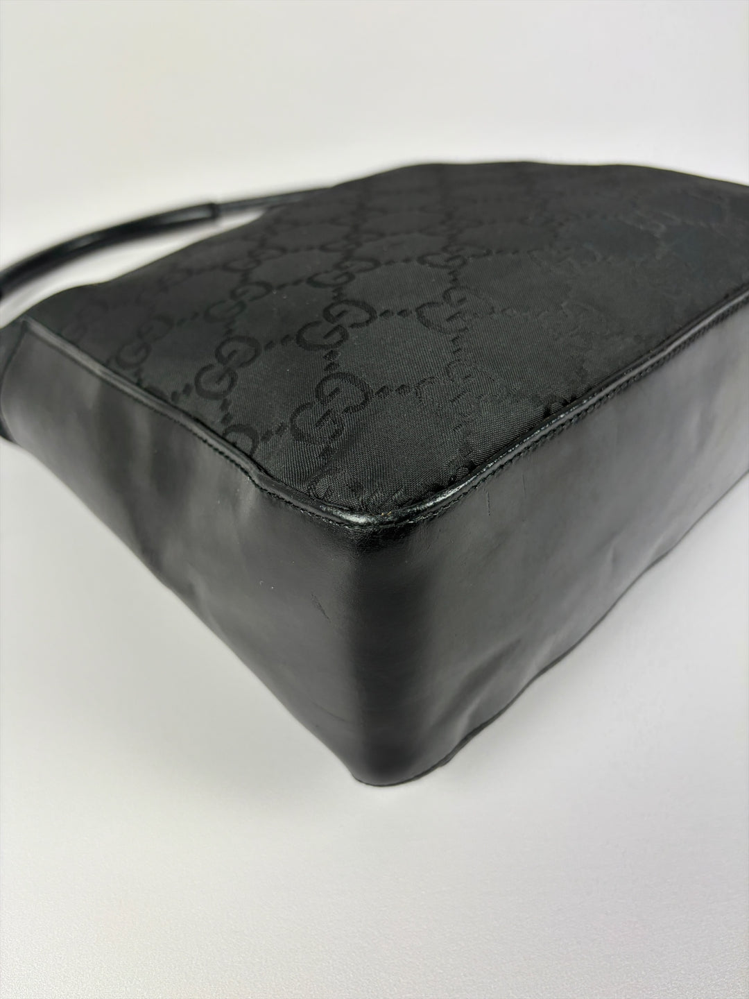Gucci GG Nylon Hobo Shoulder Bag in Schwarz, Detailansicht 10