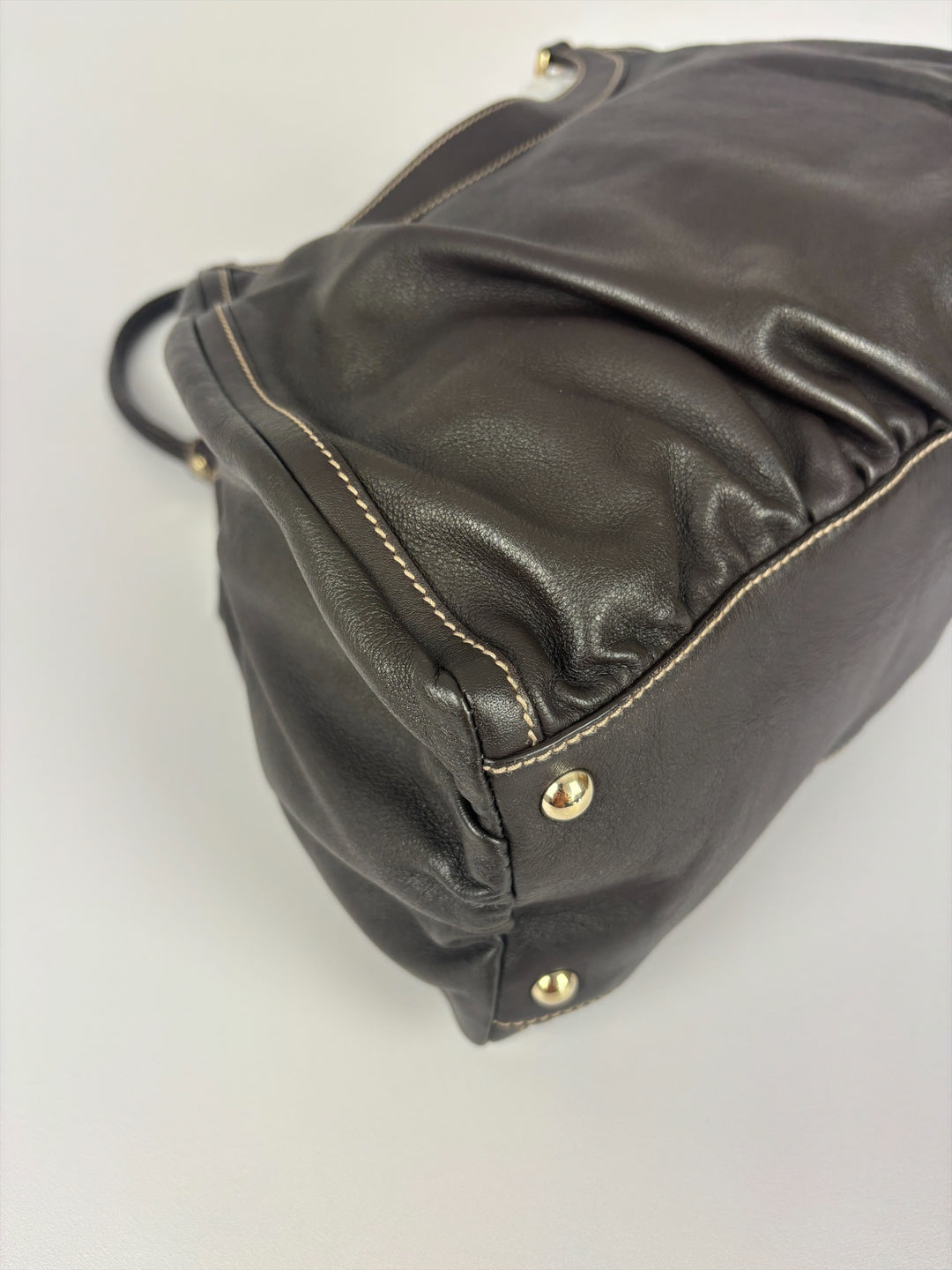 Gucci Abbey D-Ring Leather Hobo Shoulder Bag in Dunkelbraun, Detailansicht 10