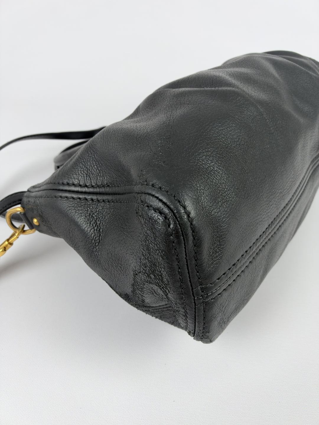 Miu Miu Cervo Shine Leather Shopping Tote Shoulder Bag in Schwarz, Detailansicht 10