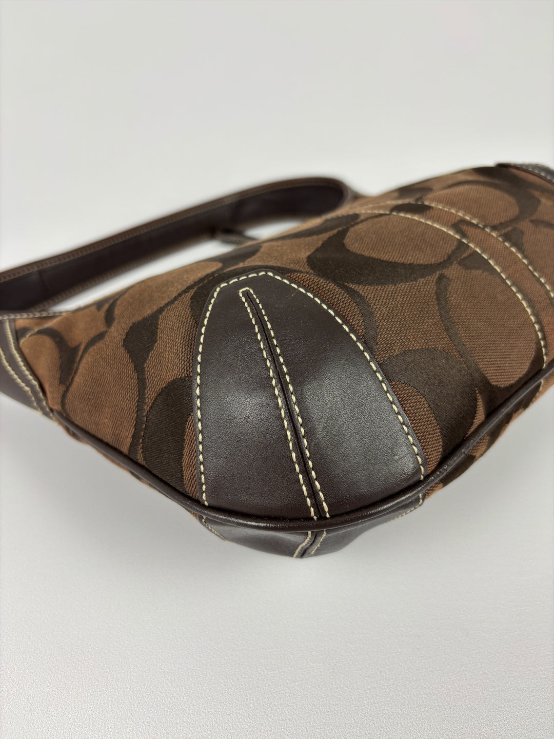 Coach Signature Ergo Hobo Shoulder Bag in Braun, Detailansicht 10