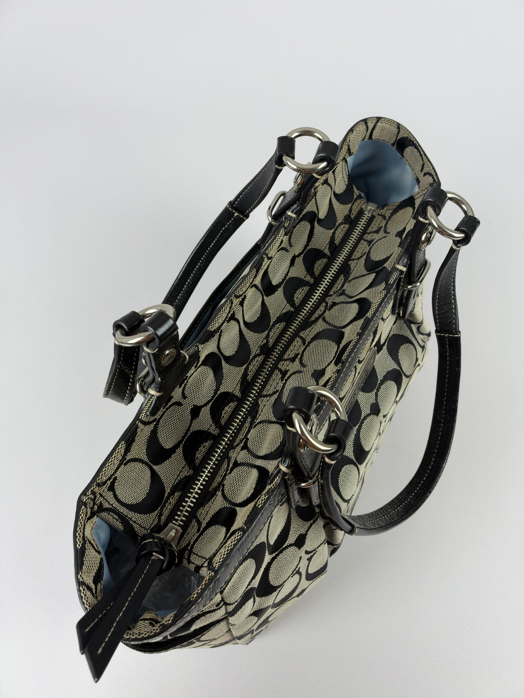 Coach Gallery Signature Tote Shoulder Bag in Grau/Schwarz, Detailansicht 10