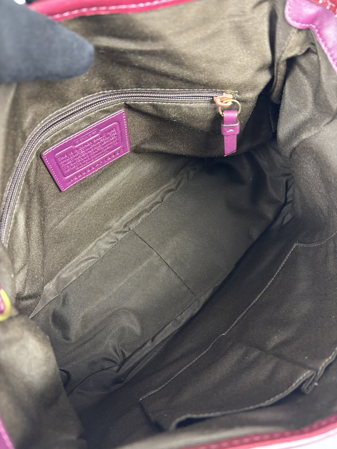 Coach Signature Turnlock Flap Shoulder Bag in Khaki/Braun, Detailansicht 10