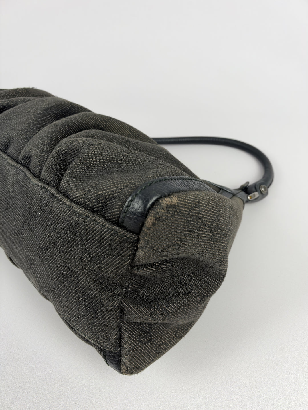 Gucci Abbey D-Ring Small Hobo Shoulder Bag in Anthrazit/Dunkelgrau, Detailansicht 10
