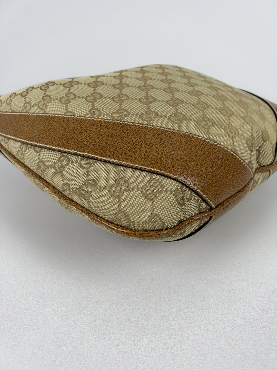 Gucci GG Canvas Small Hobo Shoulder Bag in Beige/Ebenholz, Detailansicht 10