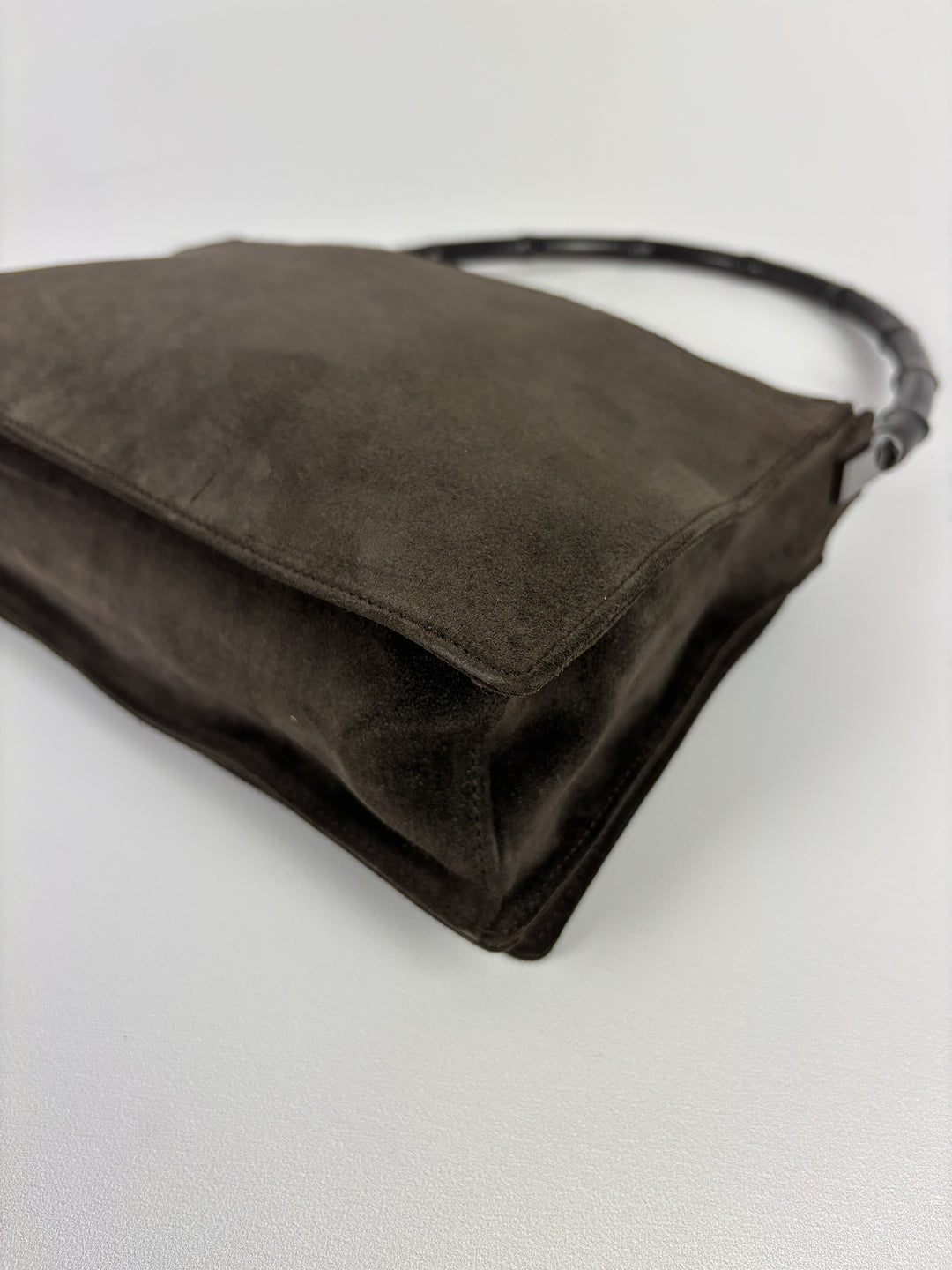 Gucci Bamboo Suede Flap Shoulder Bag in Dunkelbraun, Detailansicht 10