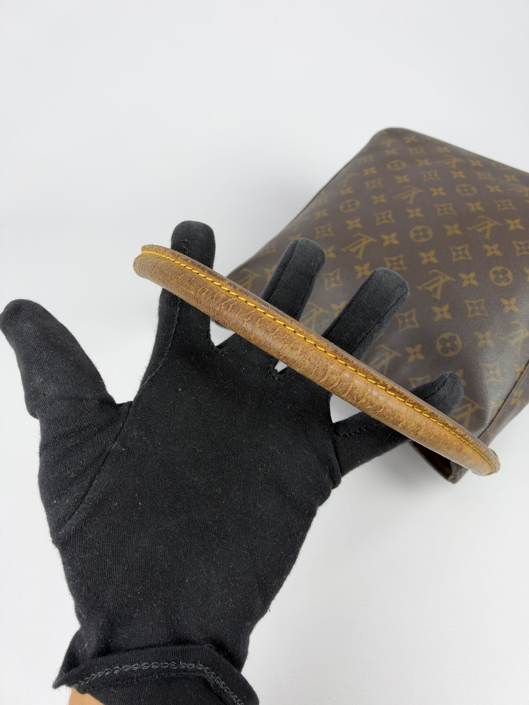 Louis Vuitton Monogram Looping GM Shoulder Bag in Braun, Detailansicht 10
