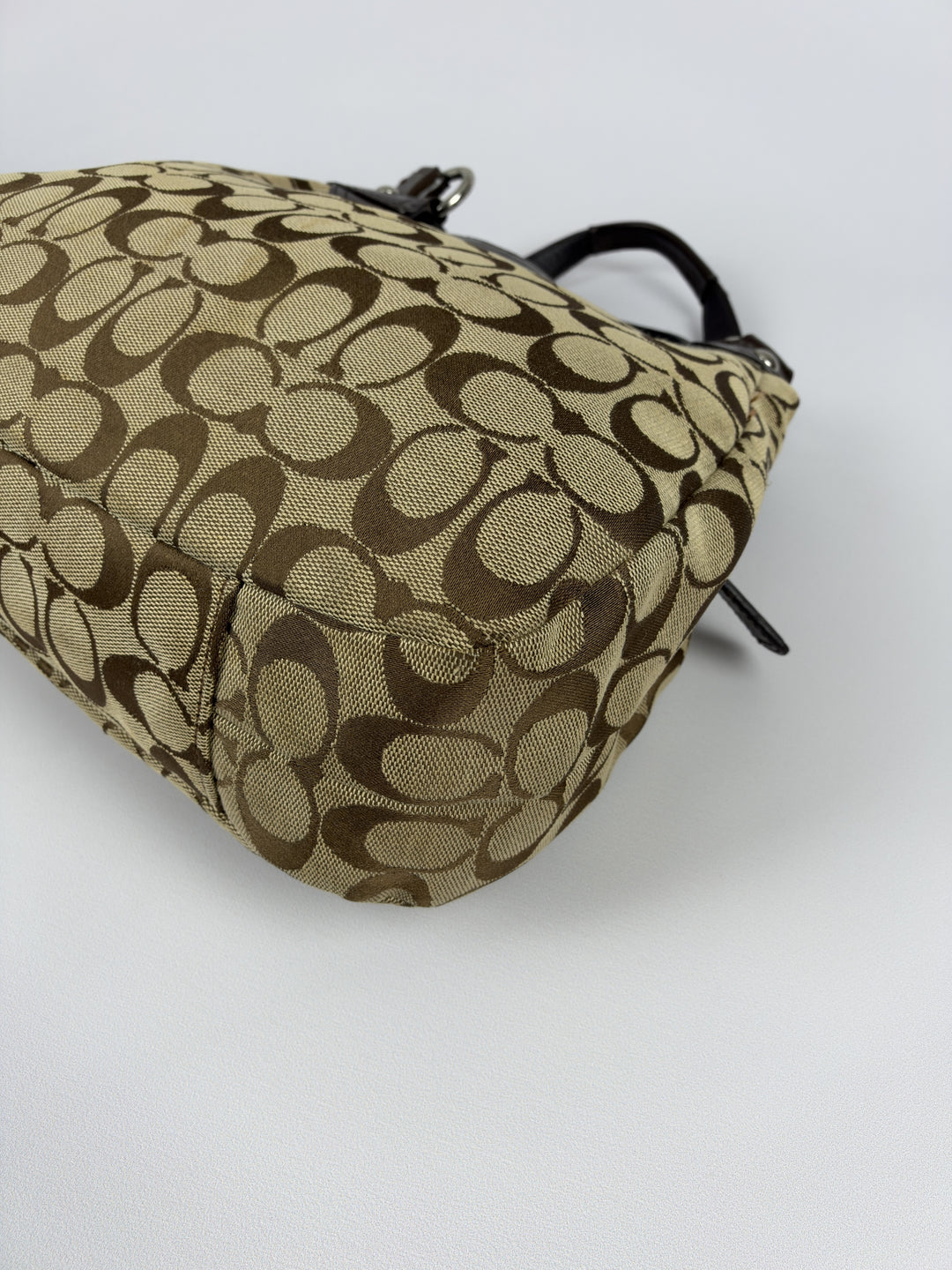 Coach Soho Signature Buckle Hobo Shoulder Bag in Khaki/Braun, Detailansicht 10