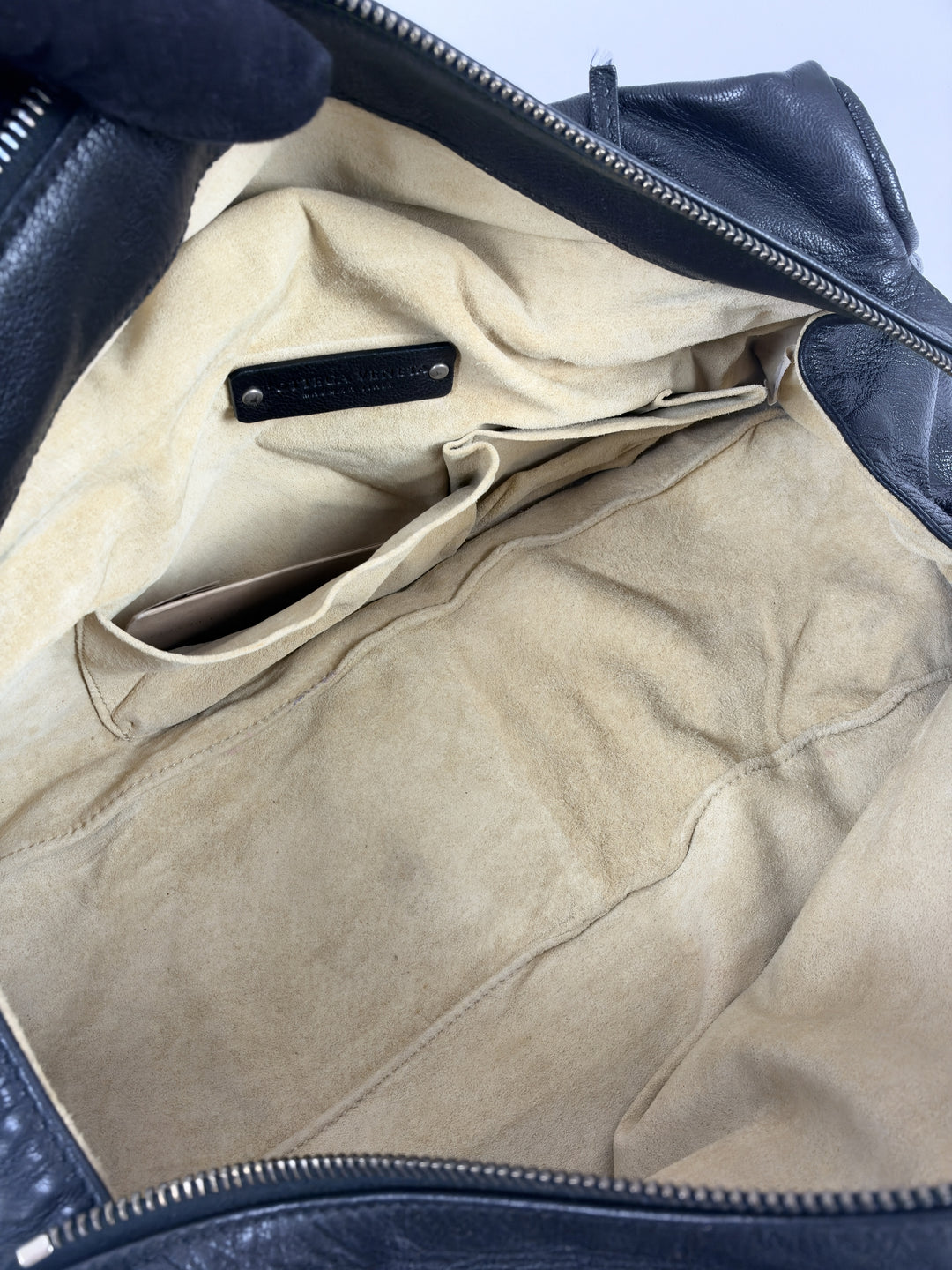 Bottega Veneta Nappa Intrecciato Chain Shoulder Bag in Schwarz, Detailansicht 11