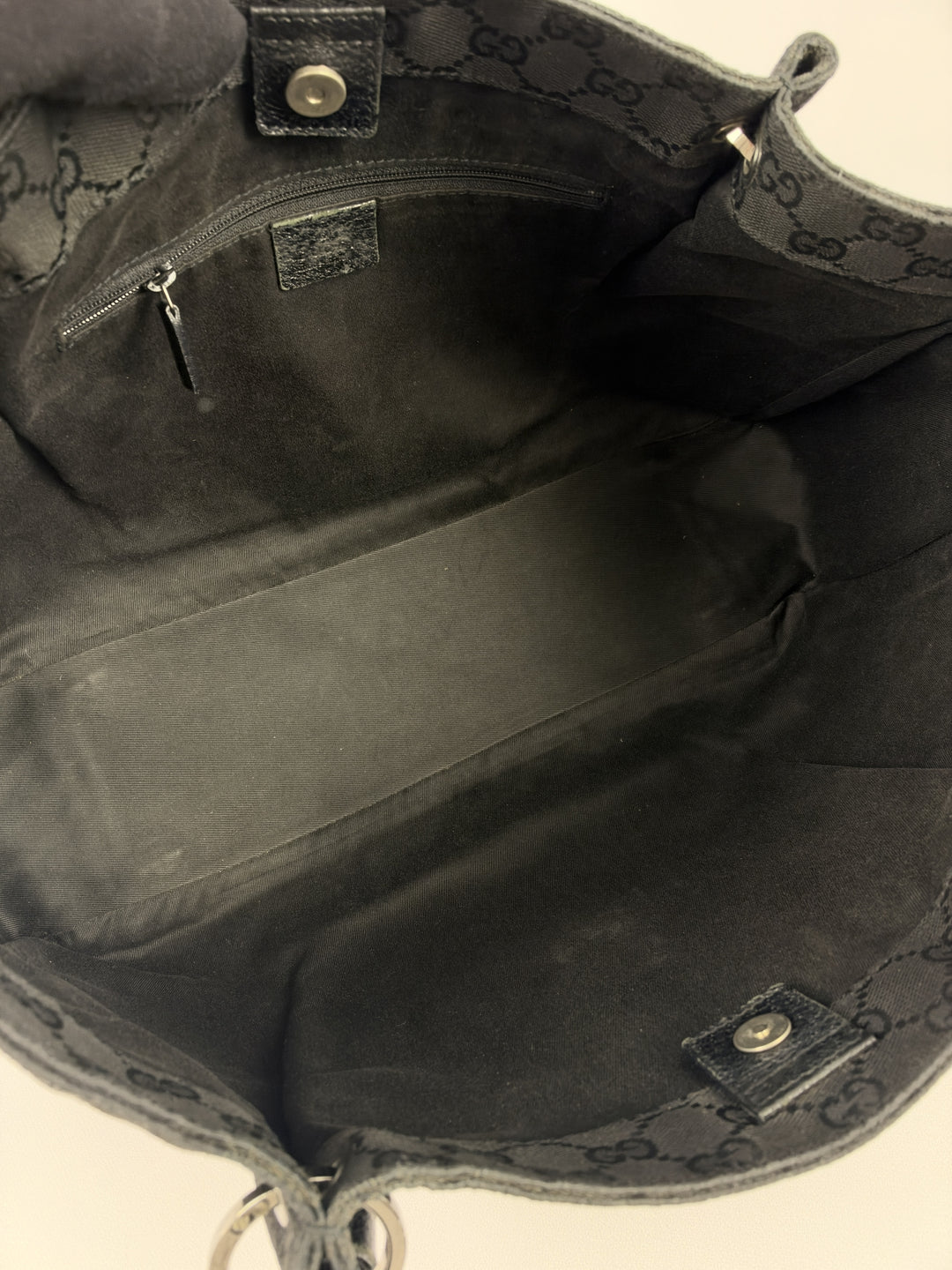Gucci GG Canvas Leather Trim Tote in Schwarz, Detailansicht 11