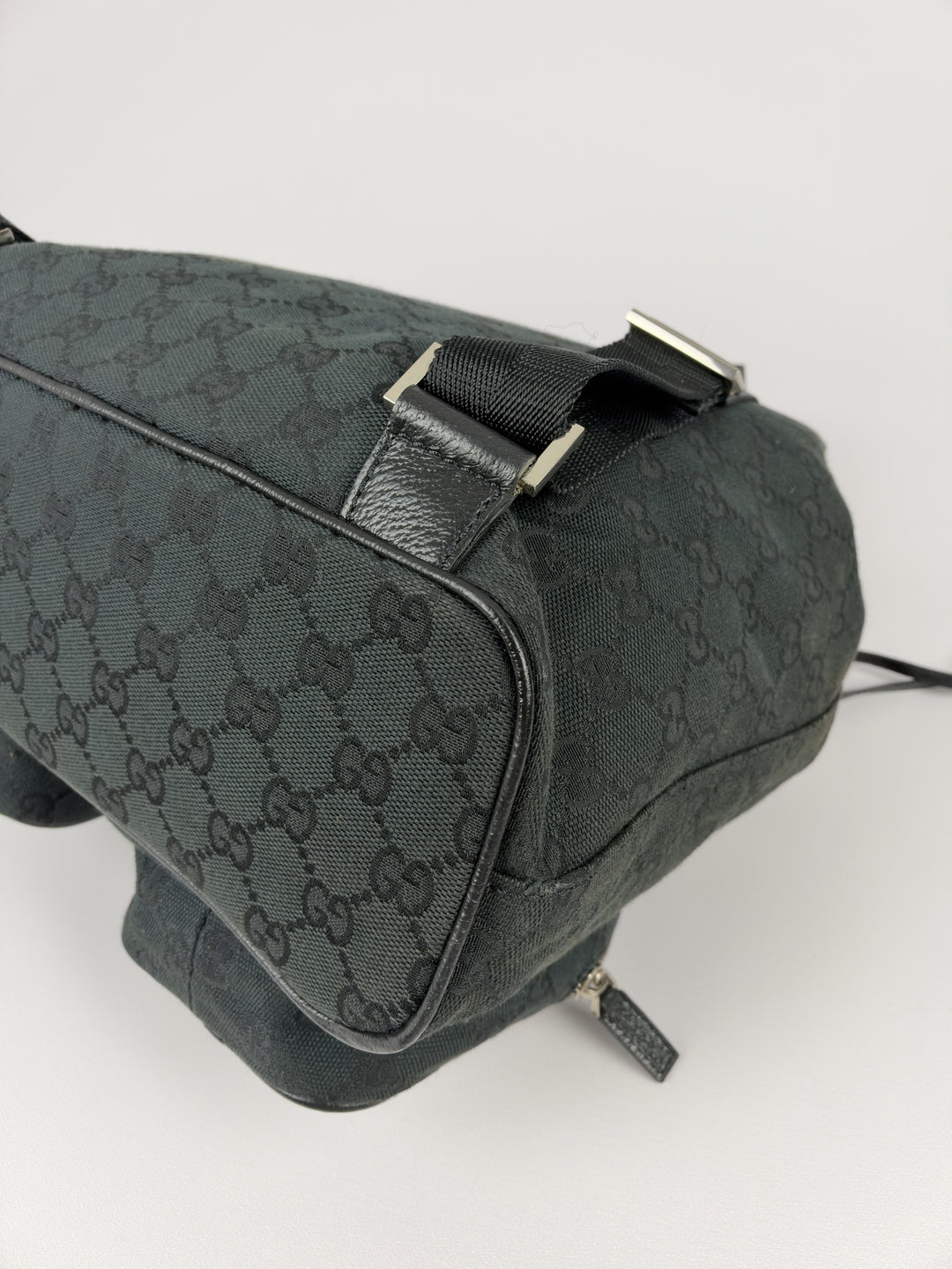 Gucci GG Canvas Jackie Backpack in Schwarz, Detailansicht 11