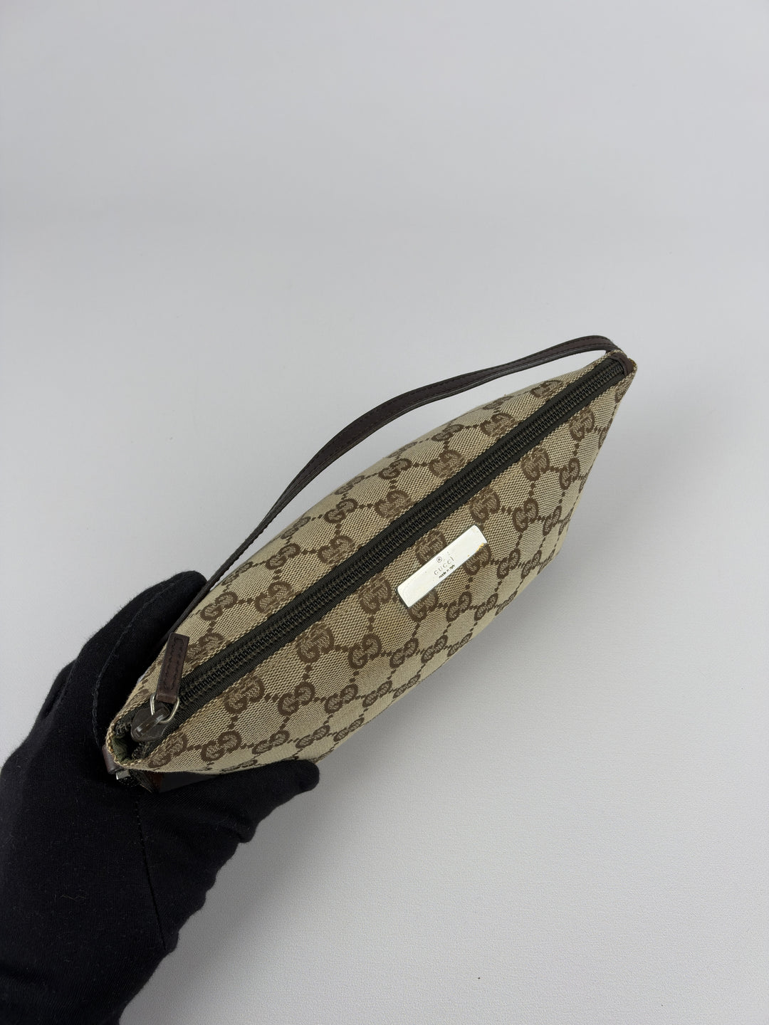 Gucci GG Canvas Boat Pochette in Beige/Braun, Detailansicht 11
