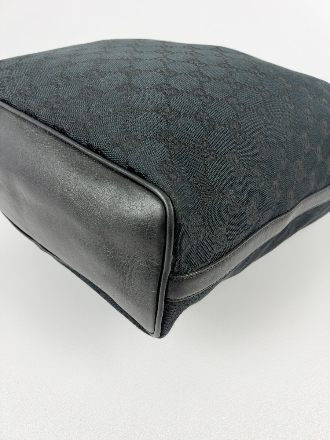 Gucci GG Canvas Hobo Shoulder Bag in Schwarz, Detailansicht 11
