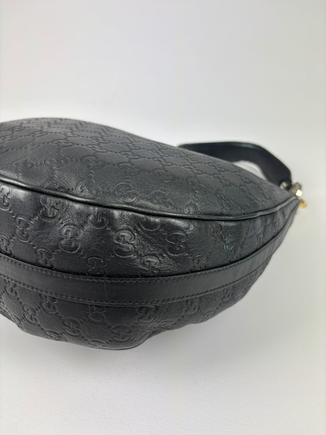 Gucci Guccissima Leather GG Twins Hobo Shoulder Bag in Schwarz, Detailansicht 11