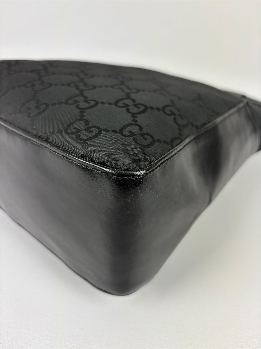 Gucci GG Nylon Hobo Shoulder Bag in Schwarz, Detailansicht 11