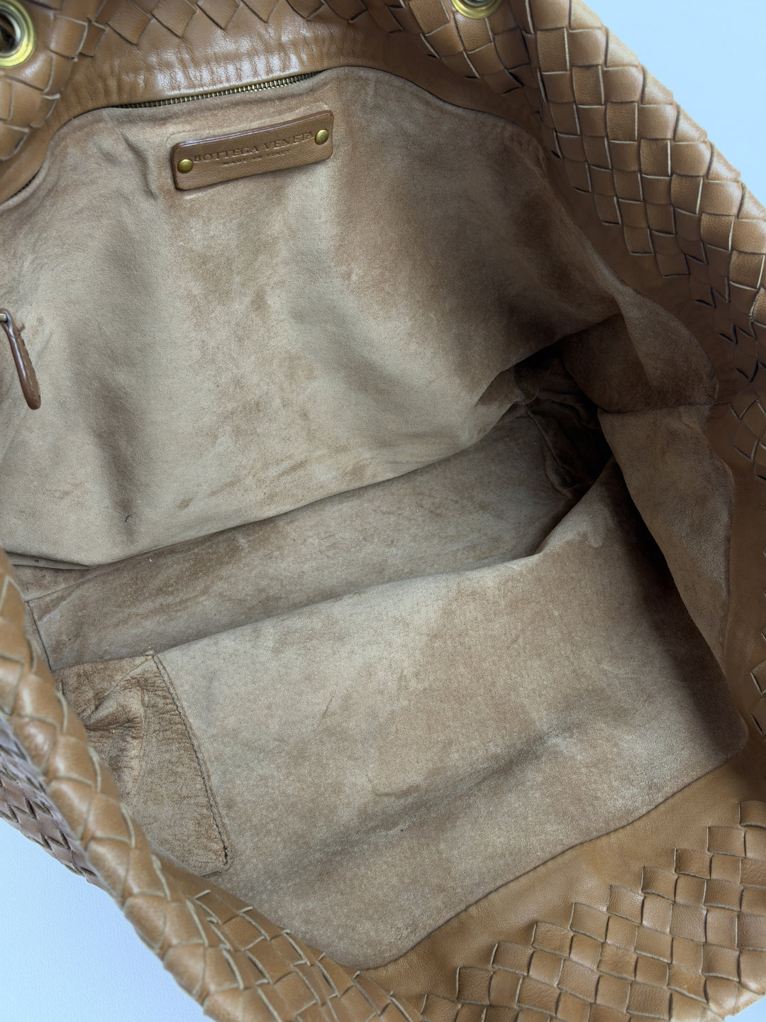 Bottega Veneta Intrecciato Nappa Lock Tote Shoulder Bag in Cognac/Karamellbraun, Detailansicht 11
