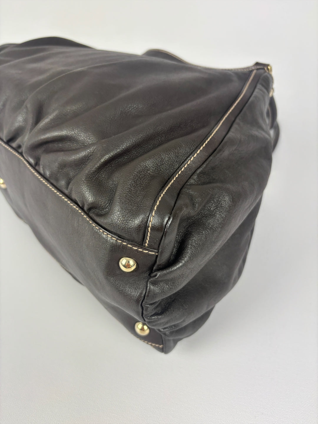 Gucci Abbey D-Ring Leather Hobo Shoulder Bag in Dunkelbraun, Detailansicht 11