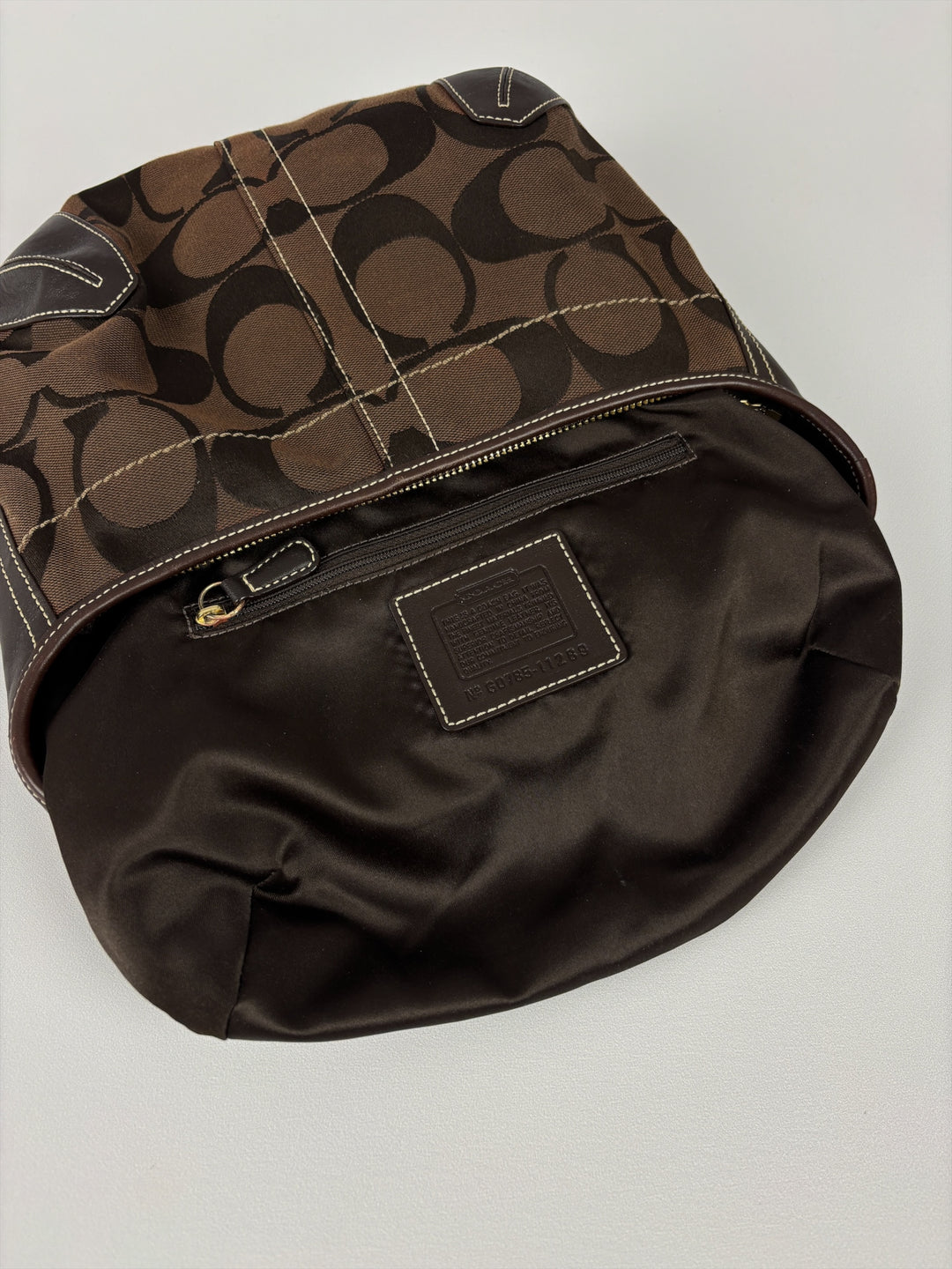 Coach Signature Ergo Hobo Shoulder Bag in Braun, Detailansicht 11