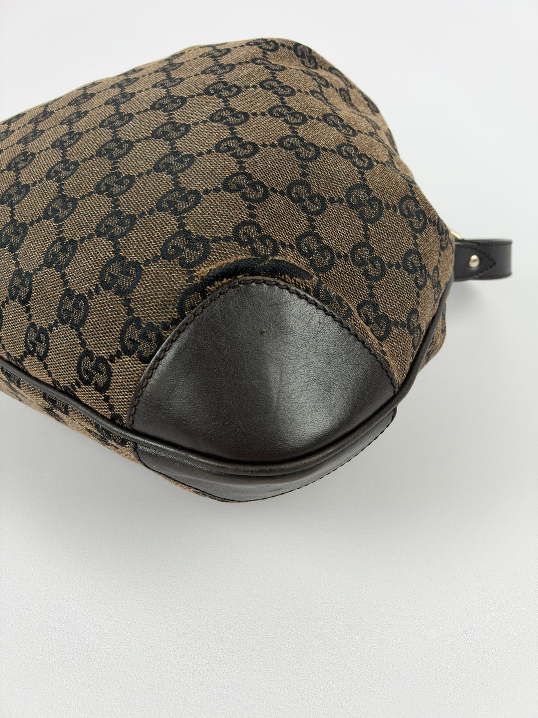 Gucci GG Canvas Drawstring Bucket Shoulder Bag in Braun/Schwarz, Detailansicht 8