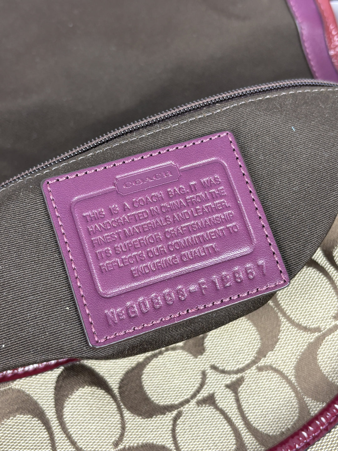 Coach Signature Turnlock Flap Shoulder Bag in Khaki/Braun, Detailansicht 11