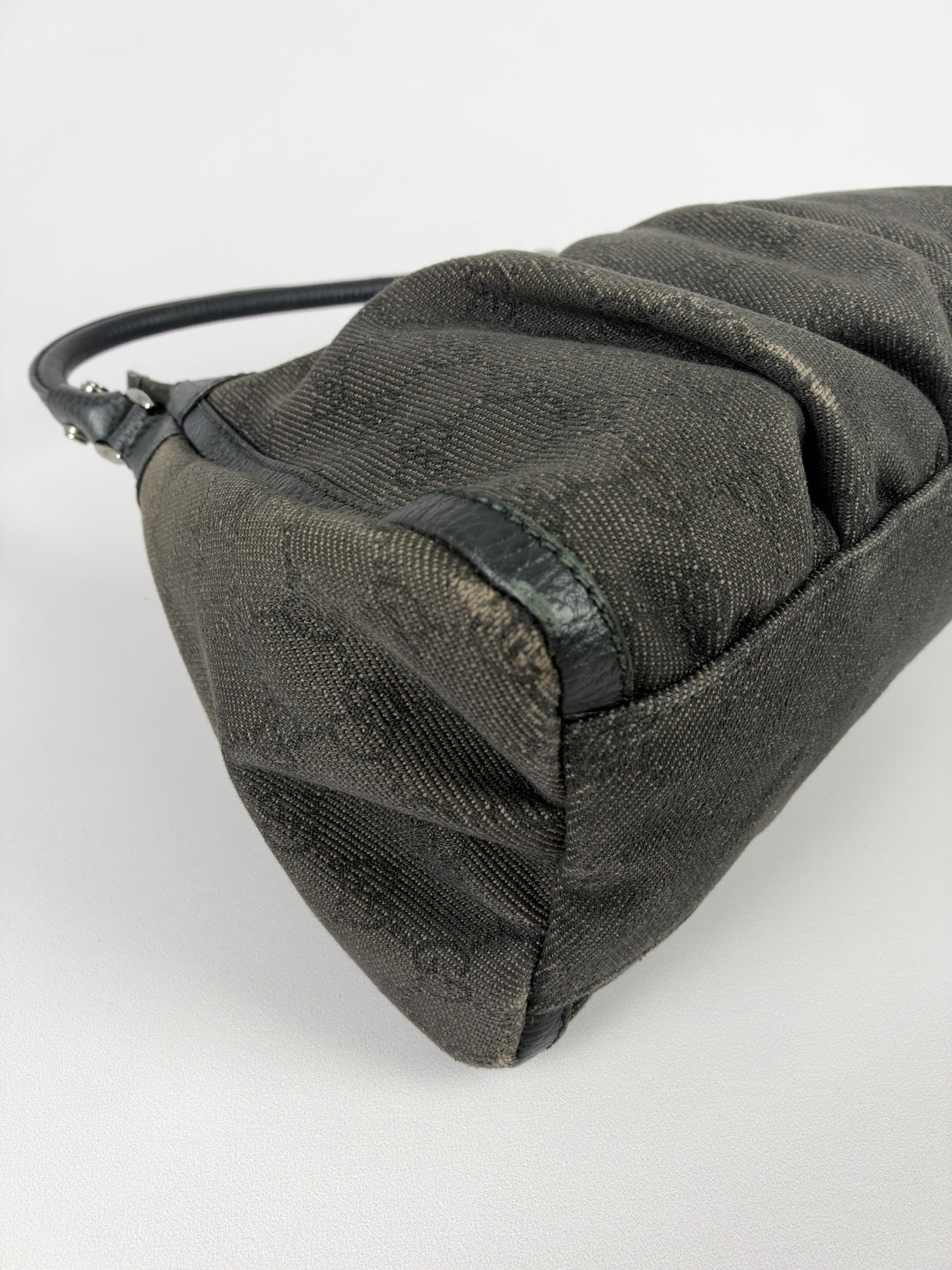 Gucci Abbey D-Ring Small Hobo Shoulder Bag in Anthrazit/Dunkelgrau, Detailansicht 11