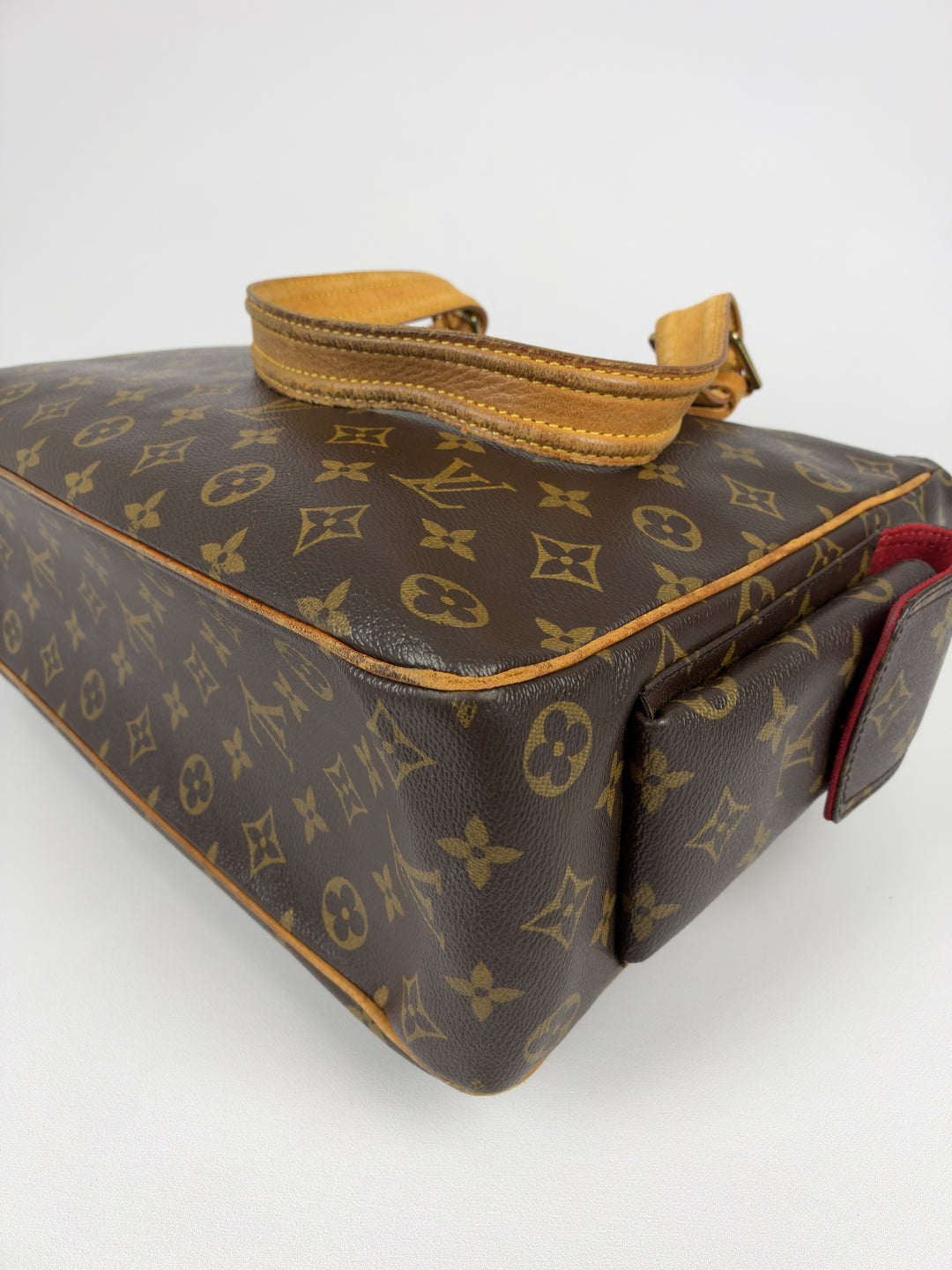 Louis Vuitton Monogram Multipli-Cité Shoulder Bag in Braun, Detailansicht 11