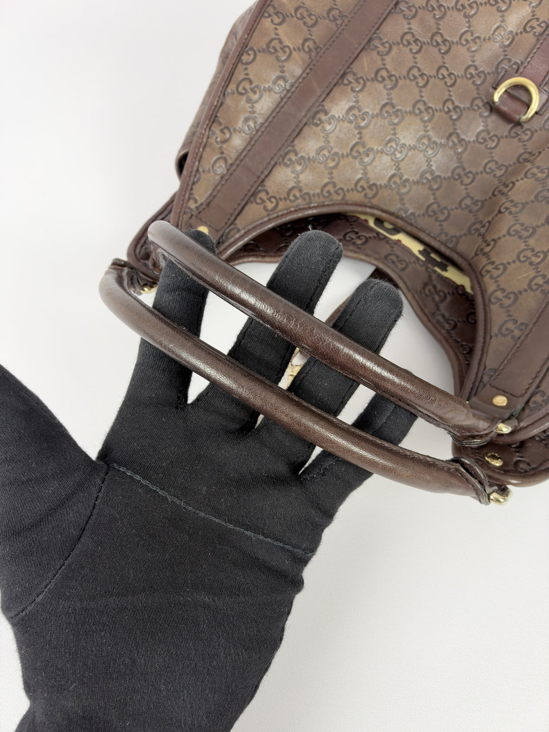 Gucci Guccissima Leather Bardot Hobo Shoulder Bag in Braun, Detailansicht 11