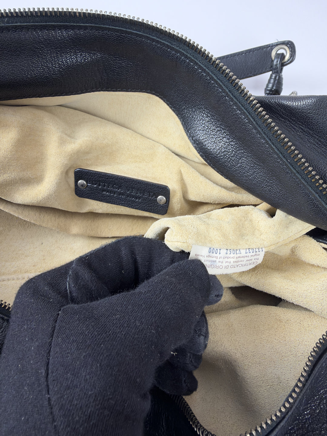 Bottega Veneta Nappa Intrecciato Chain Shoulder Bag in Schwarz, Detailansicht 12