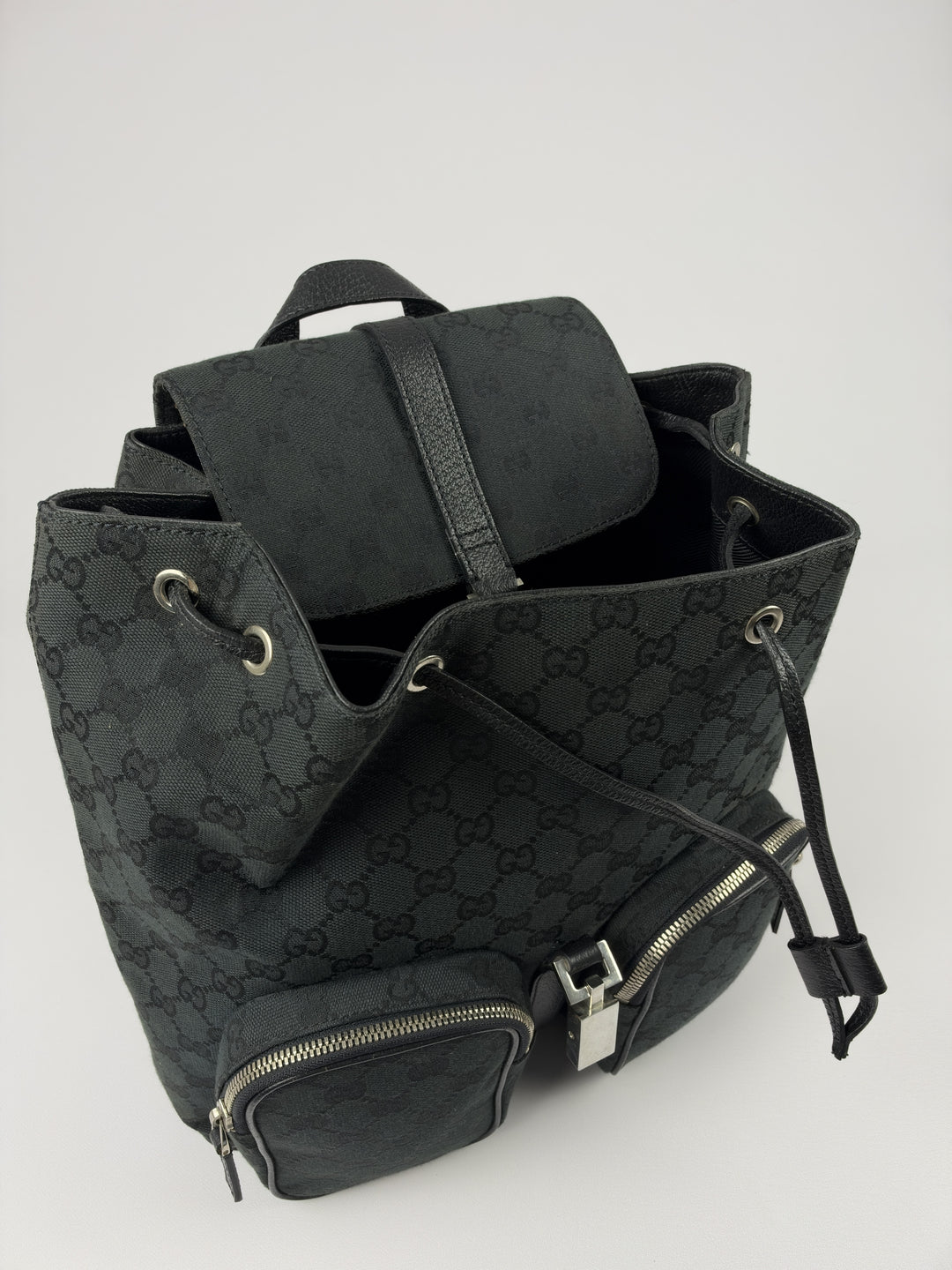 Gucci GG Canvas Jackie Backpack in Schwarz, Detailansicht 12