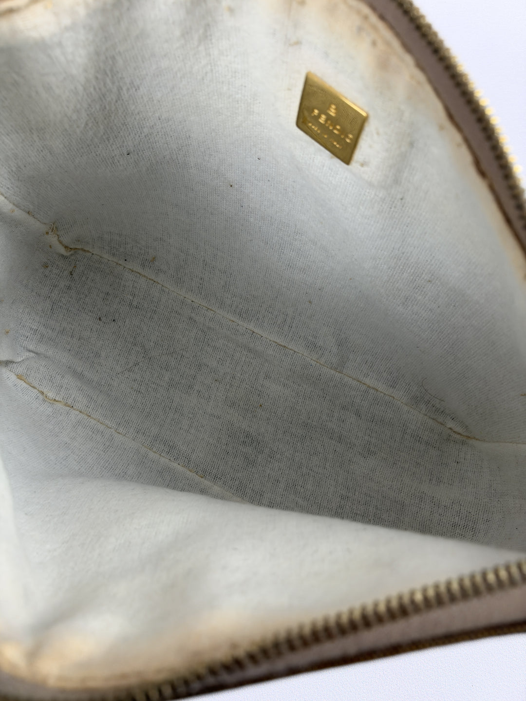Fendi Zucca Coated Canvas Pochette Shoulder Bag in Tabakbraun/Schwarzbraun, Detailansicht 12