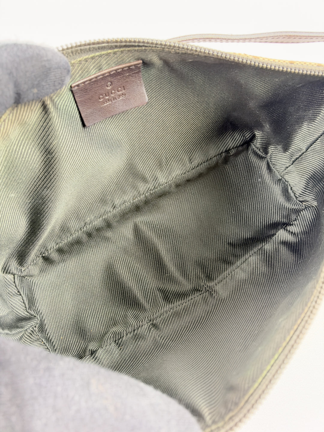 Gucci GG Canvas Boat Pochette in Beige/Braun, Detailansicht 12