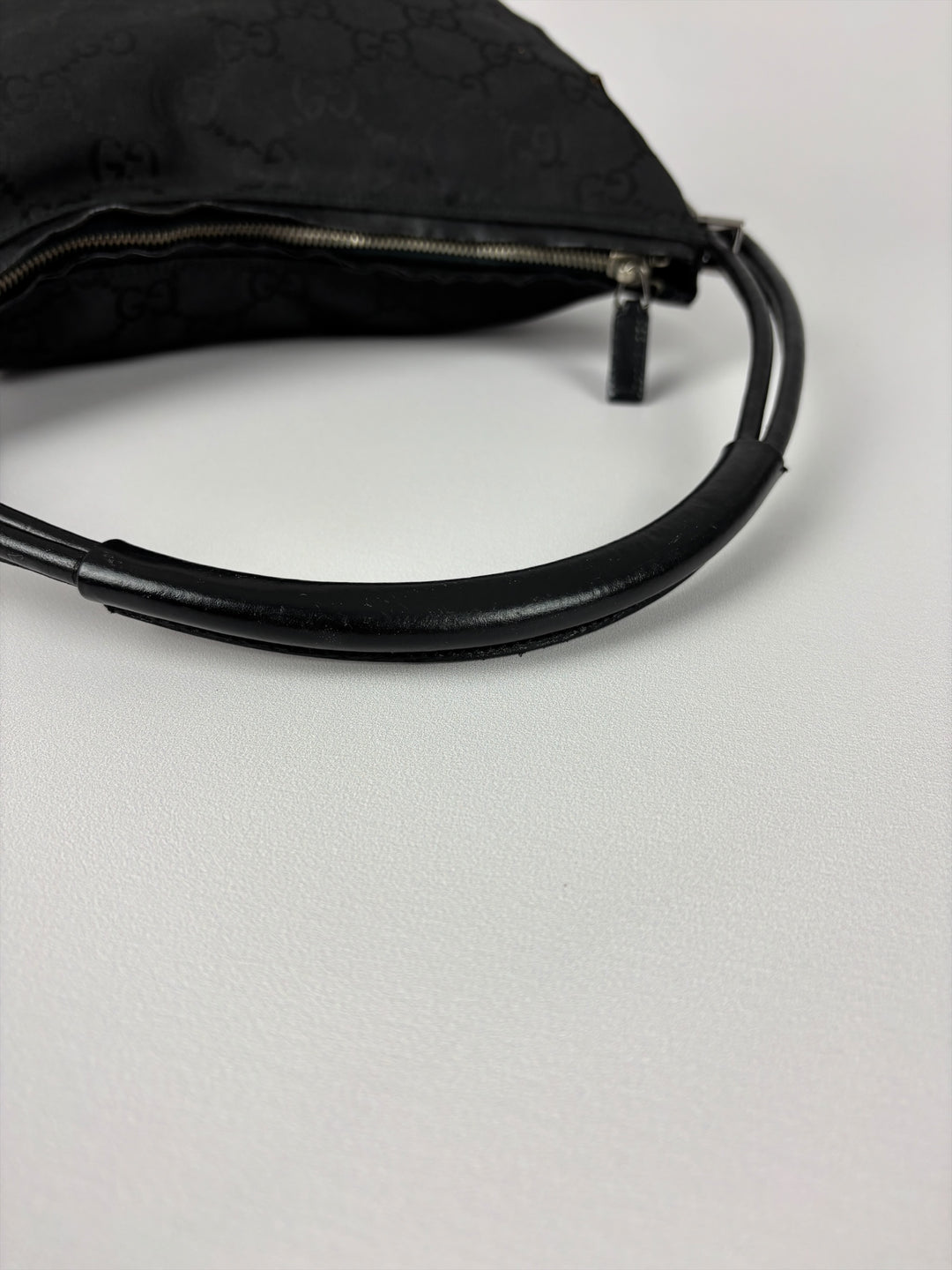 Gucci GG Nylon Hobo Shoulder Bag in Schwarz, Detailansicht 12
