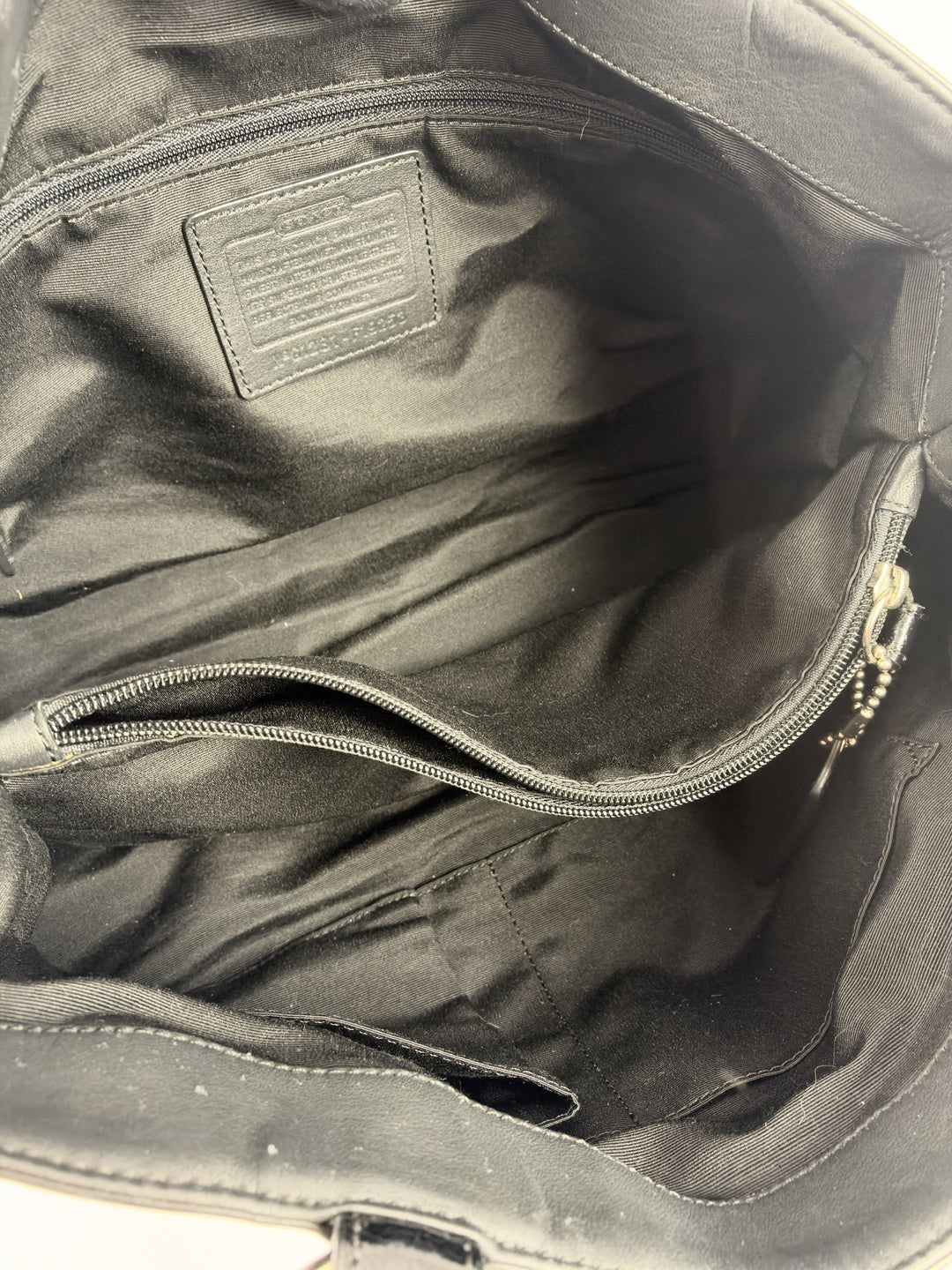 Coach Signature Soho Buckle Tote Shoulder Bag in Grau/Schwarz, Detailansicht 12