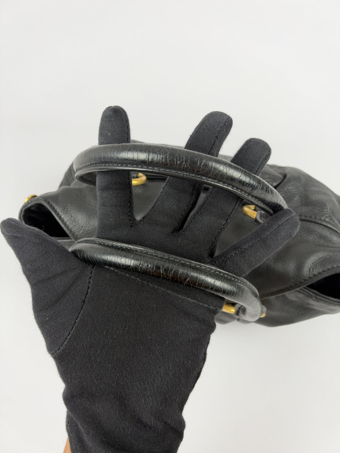 Miu Miu Cervo Shine Leather Shopping Tote Shoulder Bag in Schwarz, Detailansicht 12