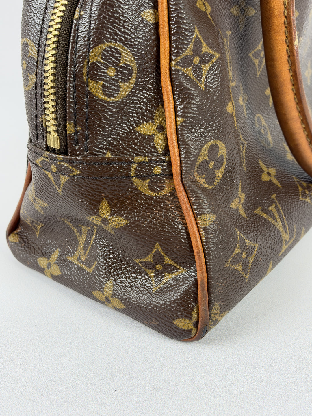 Louis Vuitton Monogram Manhattan PM in Braun, Detailansicht 11
