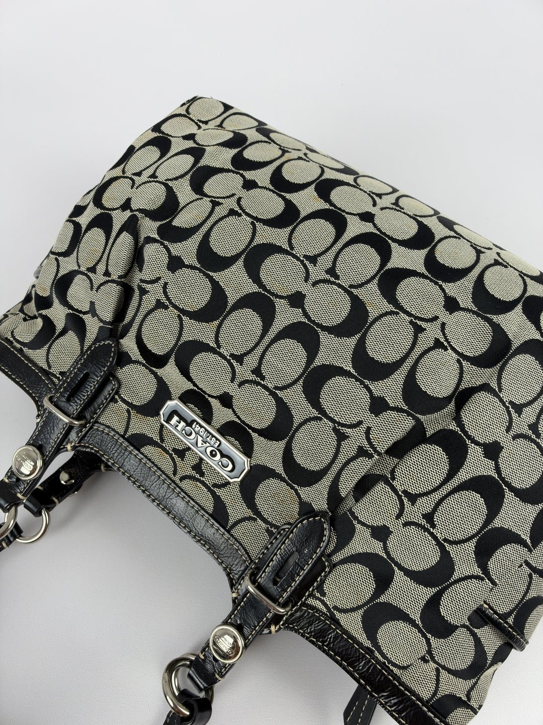 Coach Gallery Signature Tote Shoulder Bag in Grau/Schwarz, Detailansicht 12