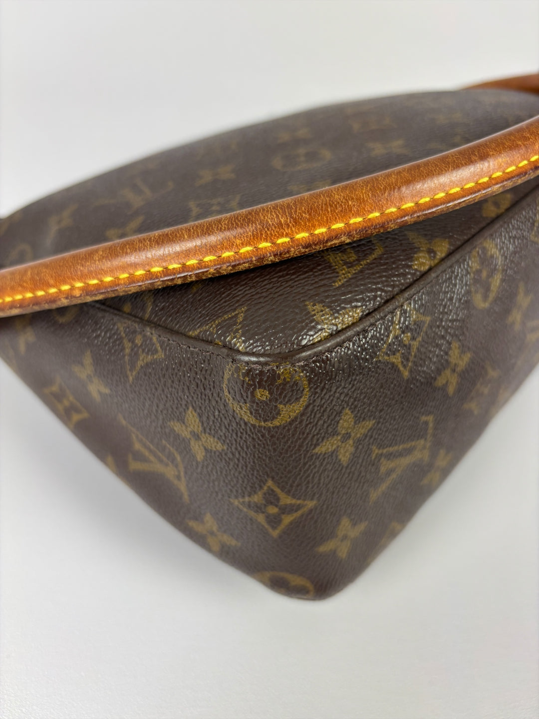 Louis Vuitton Monogram Looping PM Shoulder Bag in Braun, Detailansicht 12