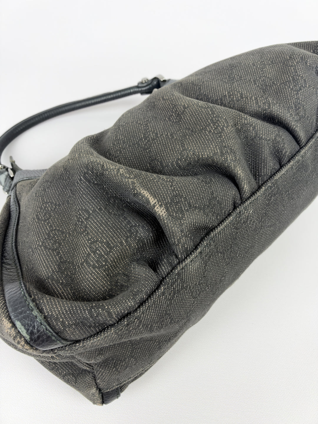 Gucci Abbey D-Ring Small Hobo Shoulder Bag in Anthrazit/Dunkelgrau, Detailansicht 12