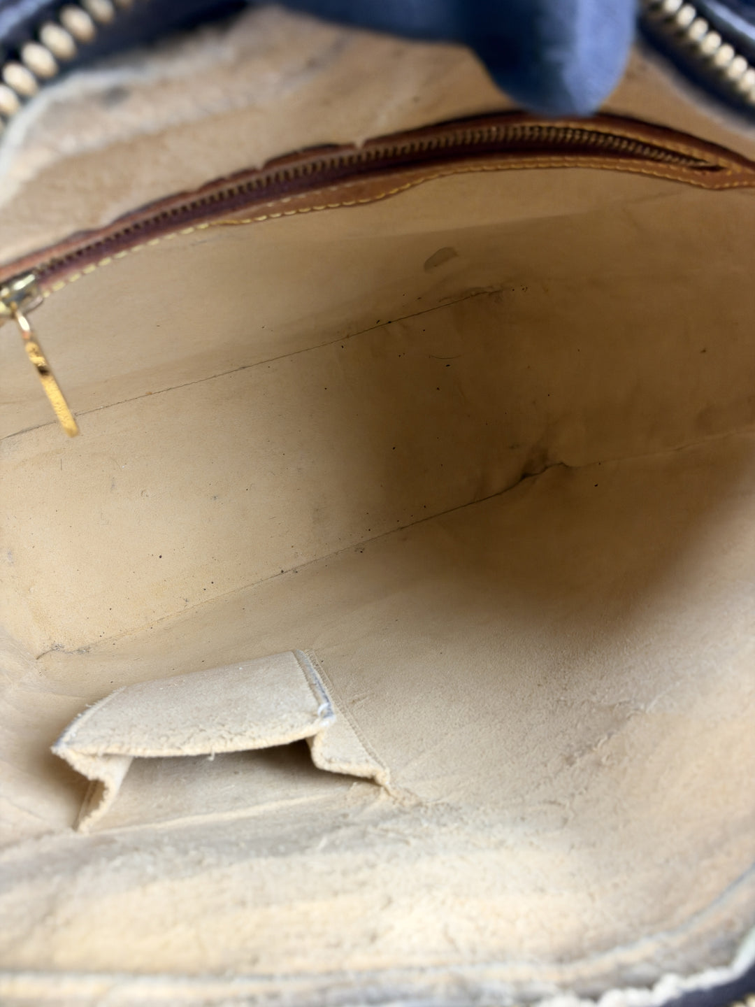 Louis Vuitton Monogram Looping GM Shoulder Bag in Braun, Detailansicht 12