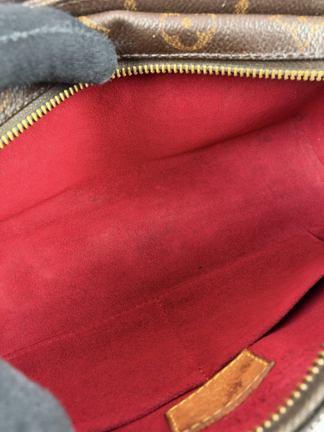 Louis Vuitton Monogram Viva Cité PM Shoulder Bag in Braun, Detailansicht 12
