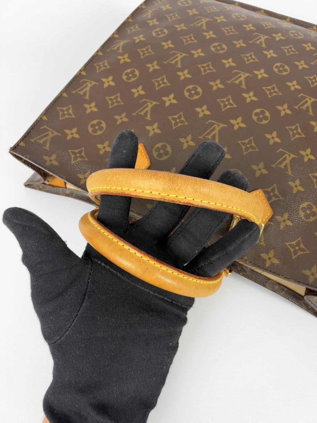 Louis Vuitton Monogram Sac Plat in Braun, Detailansicht 12