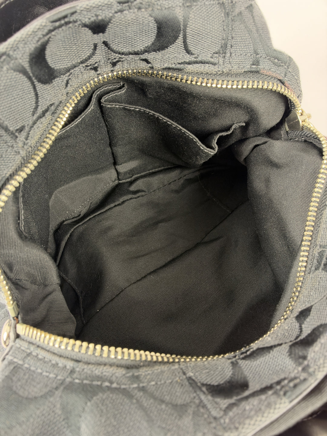 Coach Soho Signature Buckle Hobo Shoulder Bag in Schwarz/Anthrazit, Detailansicht 13