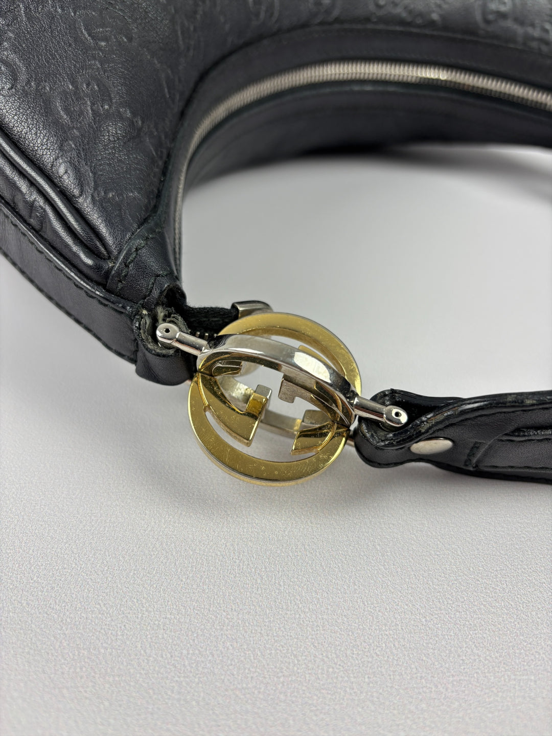 Gucci Guccissima Leather GG Twins Hobo Shoulder Bag in Schwarz, Detailansicht 13
