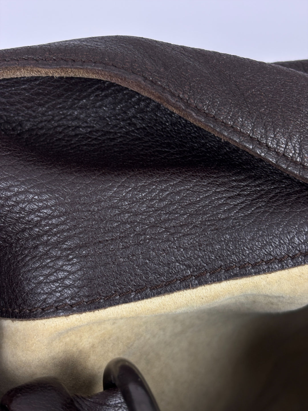 Bottega Veneta Intrecciato Cervo Leather Hobo Shoulder Bag in Dunkelbraun, Detailansicht 13
