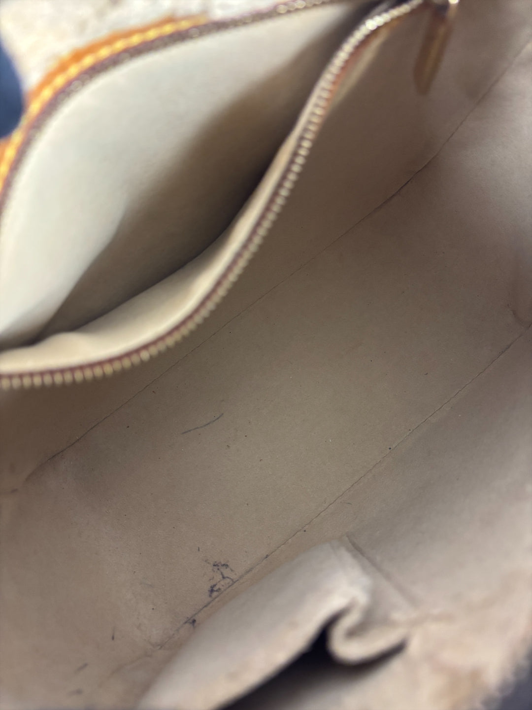 Louis Vuitton Monogram Looping PM Shoulder Bag in Braun, Detailansicht 13